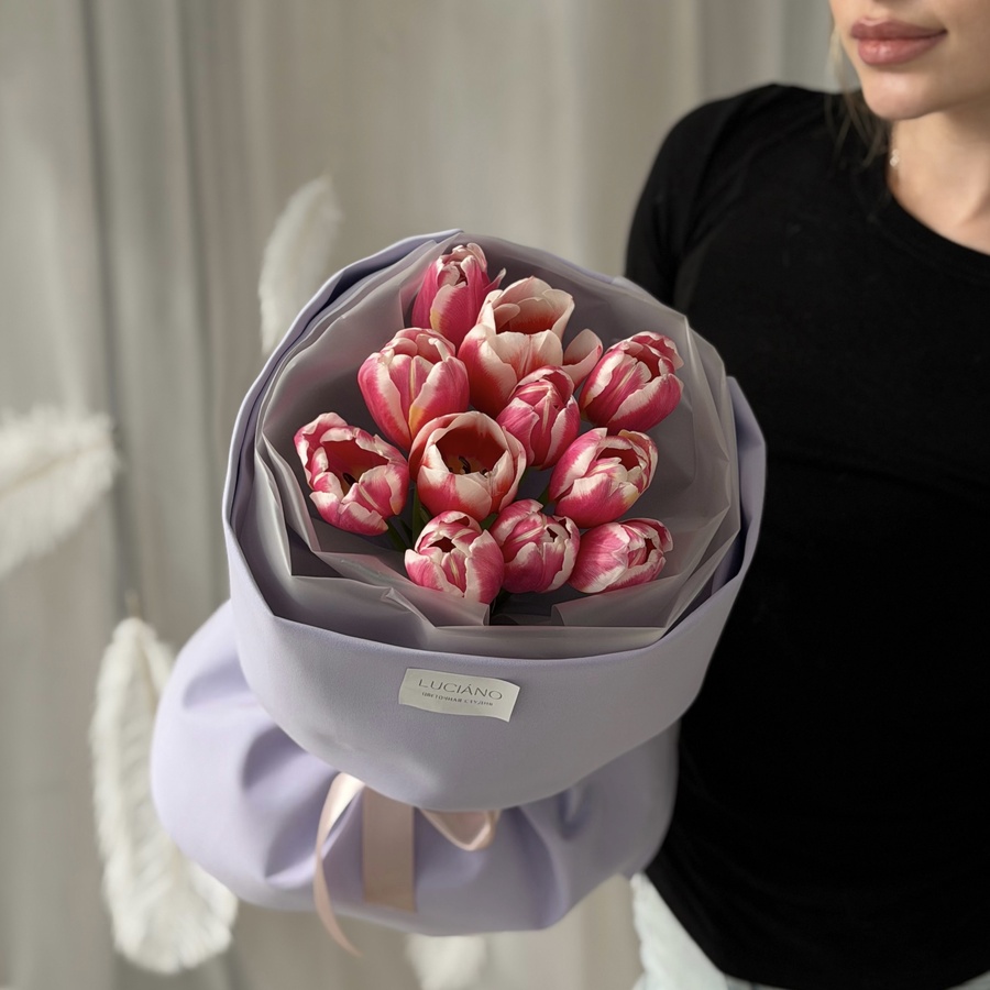 Моно-букет из красно-белых тюльпанов - 11 шт