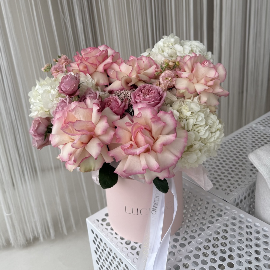 Авторская композиция с розами сорта Esperance