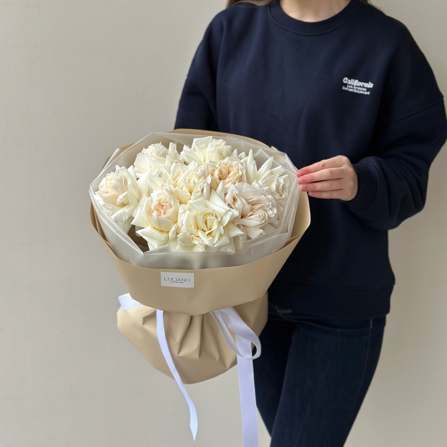 Моно-букет из французских роз White O'Hara - 9шт