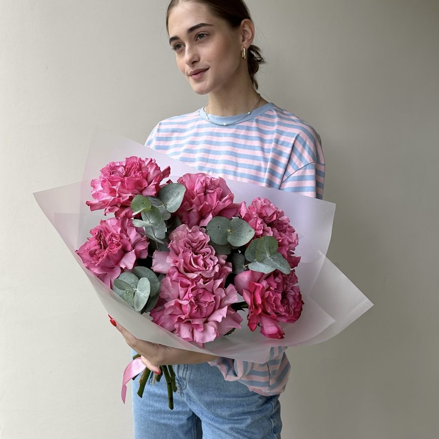 Моно букет из французских роз Country Blues - 7шт с эвкалиптом