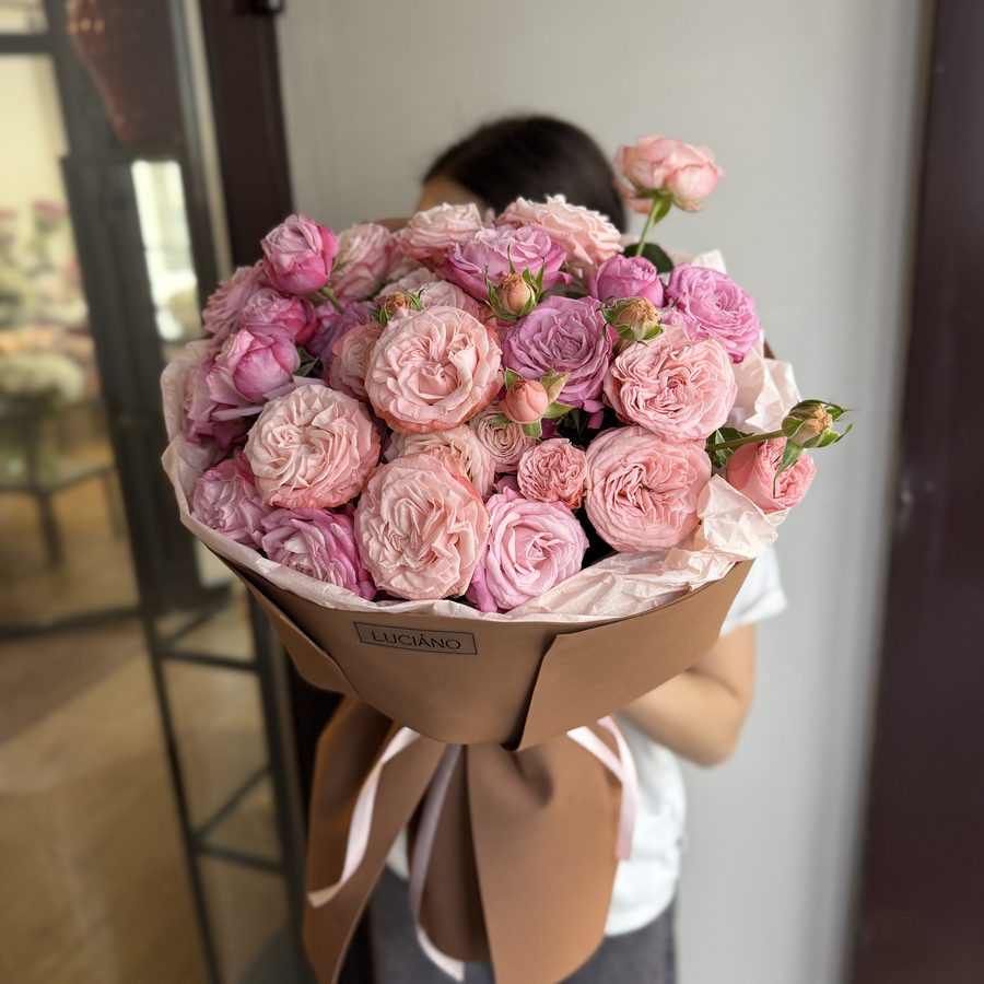 Моно-букет из кустовых роз - 9 шт