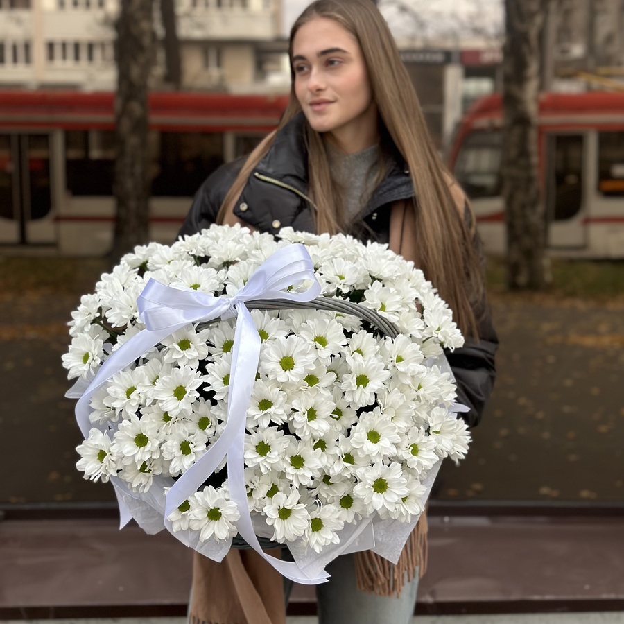 Композиция из ромашковых хризантем