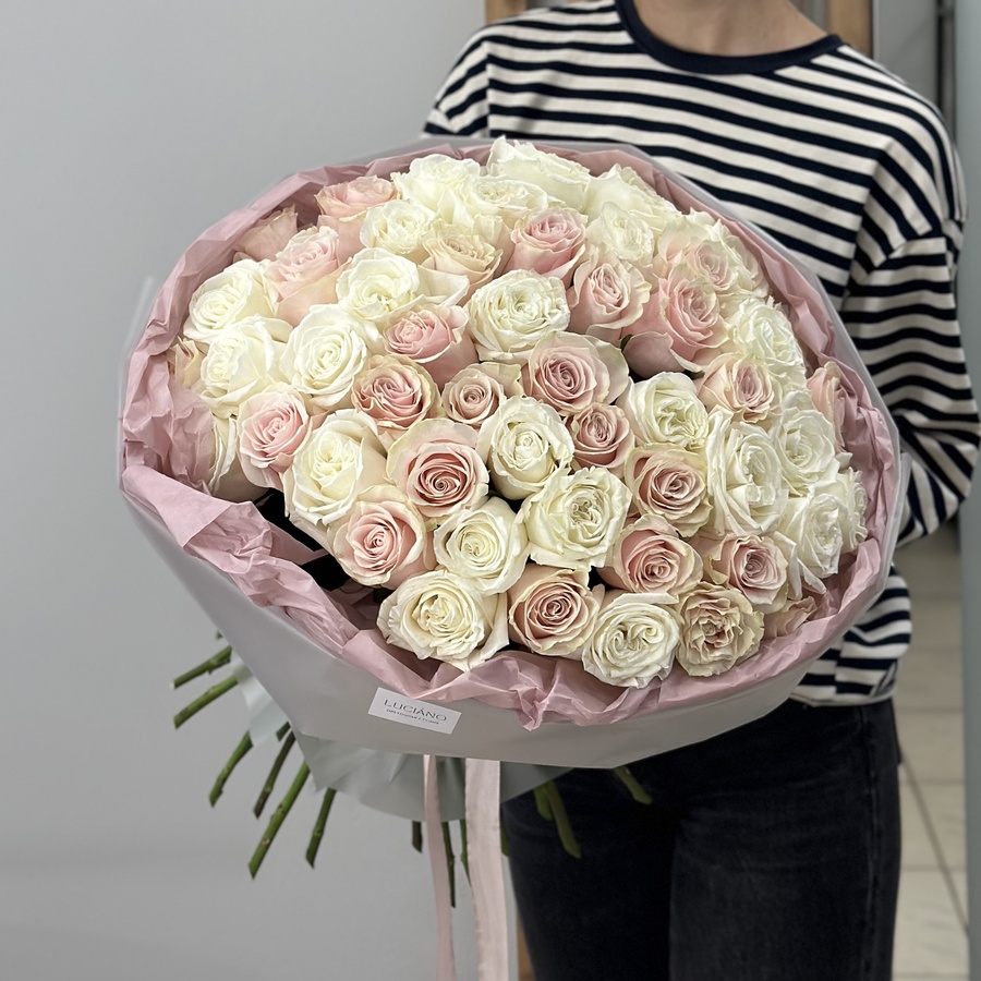 Моно букет из роз - 51 шт