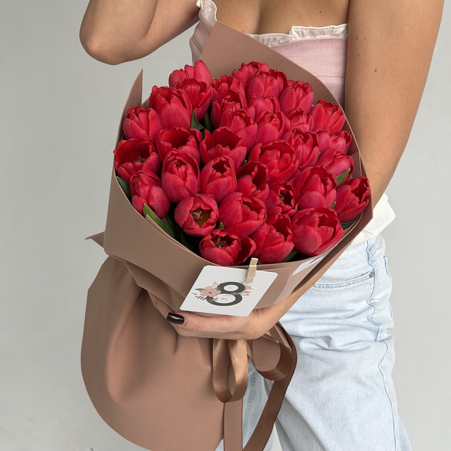 Моно-букет из красных тюльпанов - 35 шт