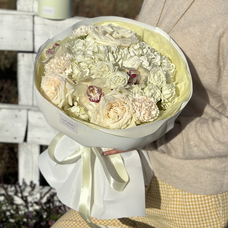 Авторский букет в лимонных оттенках