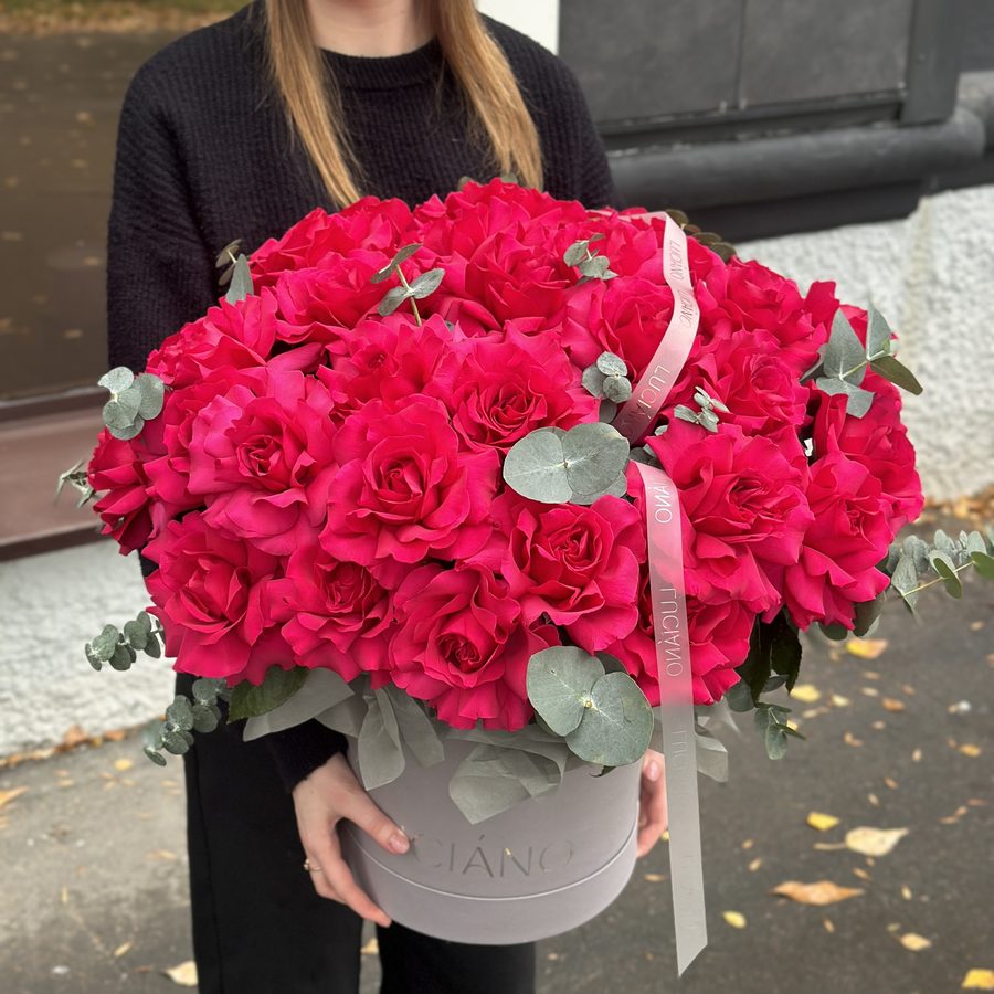 Композиция из французских роз Gotcha-41 шт и эвкалипта