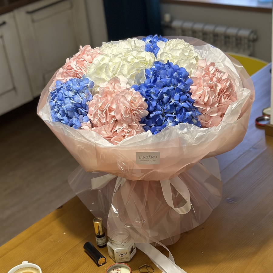 Моно букет из гортензий - 9 шт