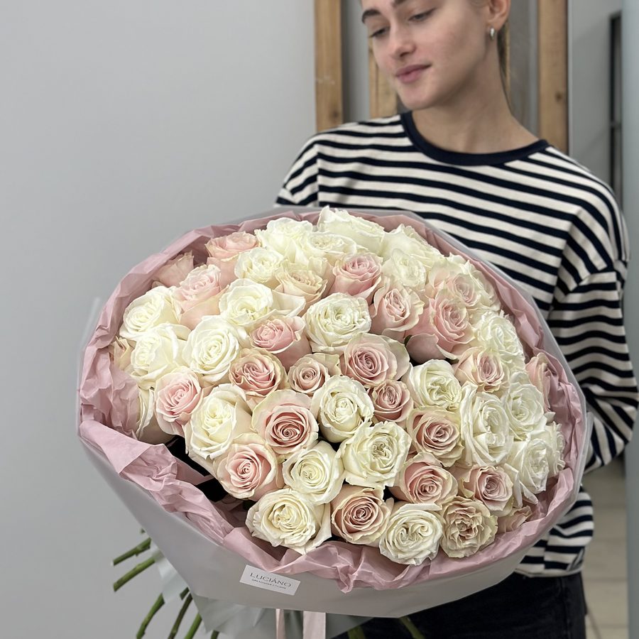 Моно букет из роз - 51 шт