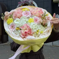 Авторский букет с диантусами и гермини