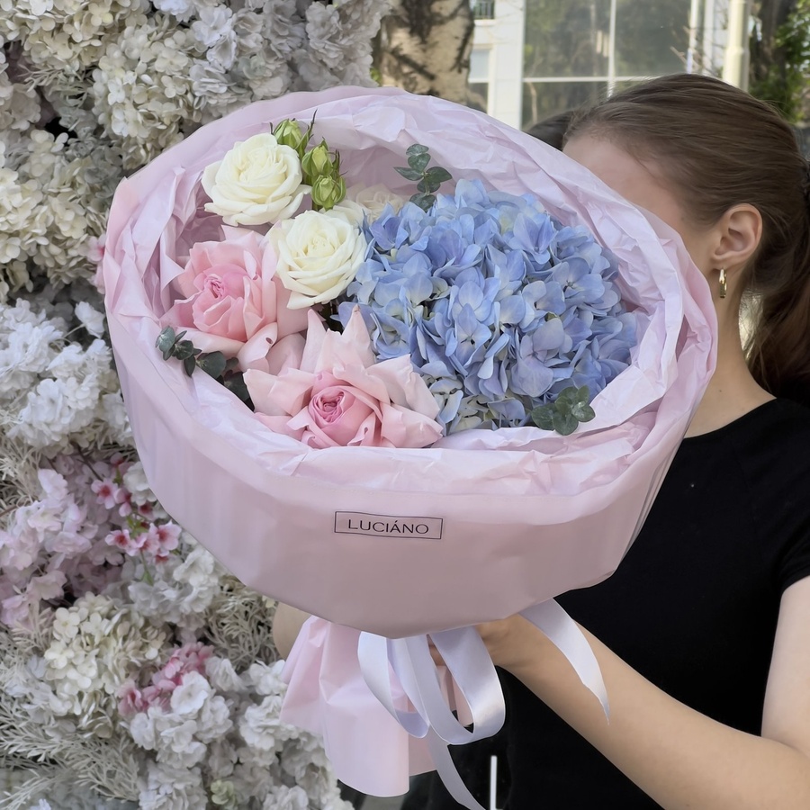 Авторский букет с розой Pink O’hara и кустовой розой