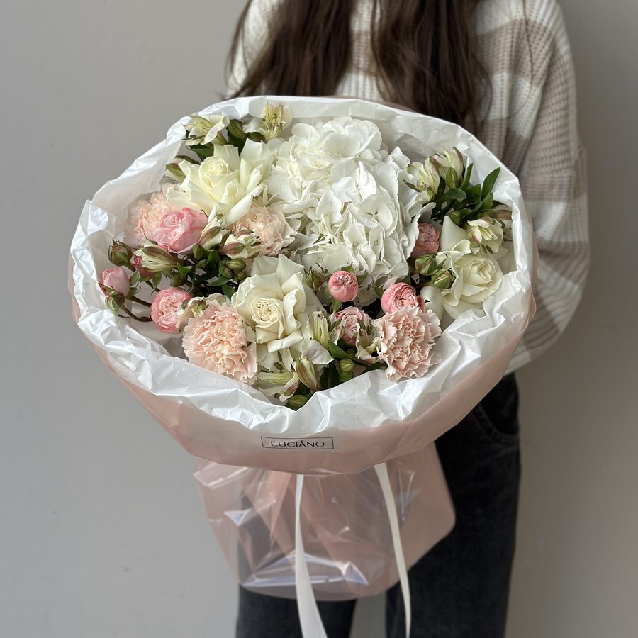 Авторский букет с альстромериями