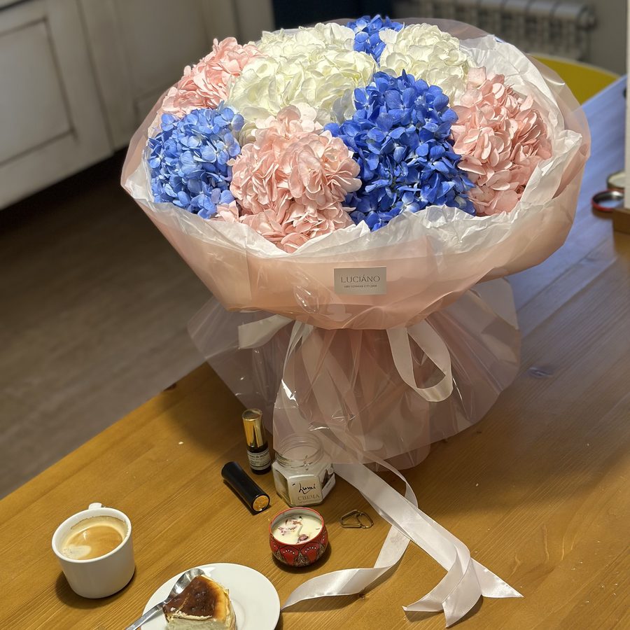 Моно букет из гортензий - 9 шт