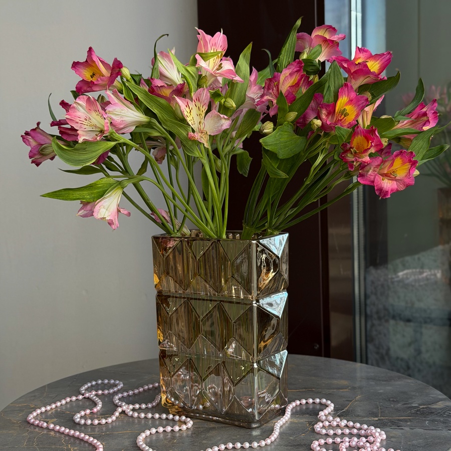 Стеклянная фигурная ваза