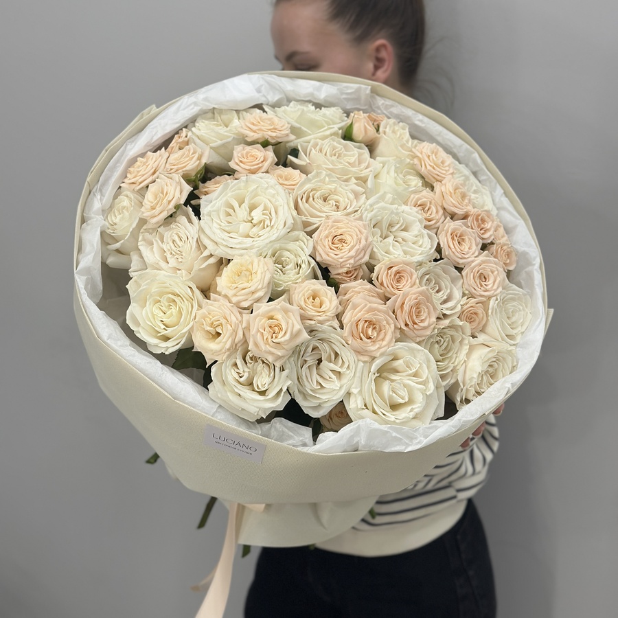 Дуо-букет из кустовых и эквадорских роз