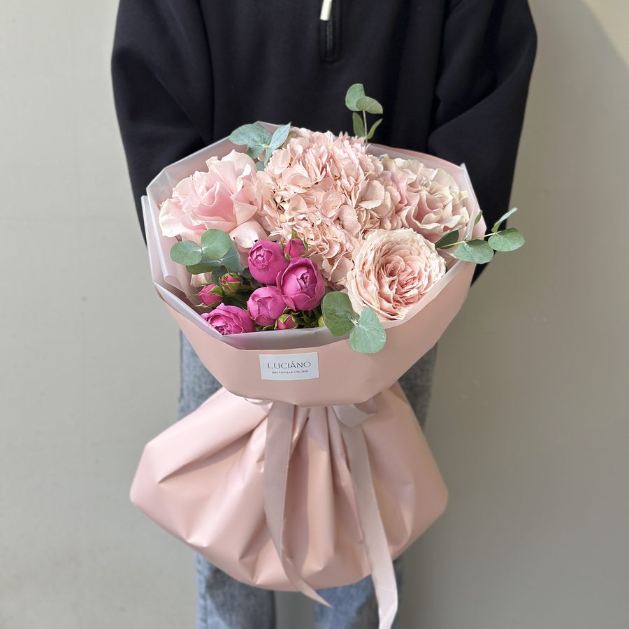 Авторский букет с премиальными сортами роз