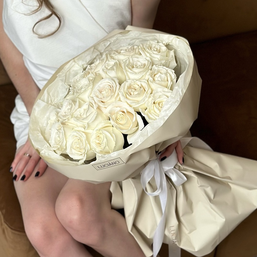 Моно-букет из роз Playa Blanca - 19 шт