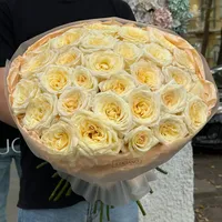 Моно-букет из роз сорта Candle Light - 29 шт