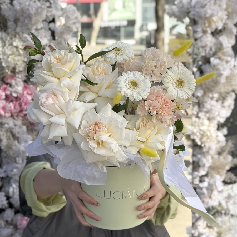 Авторская композиция с гермини и альстромериями