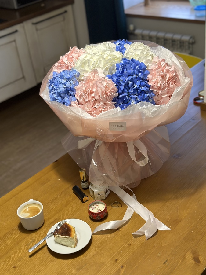 Моно букет из гортензий - 9 шт