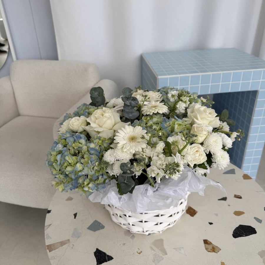 Авторская композиция с сантини и французскими розами