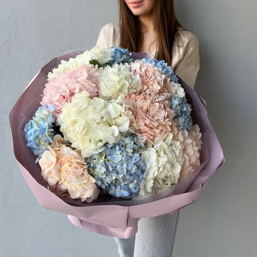 Моно букет из гортензий - 13 шт