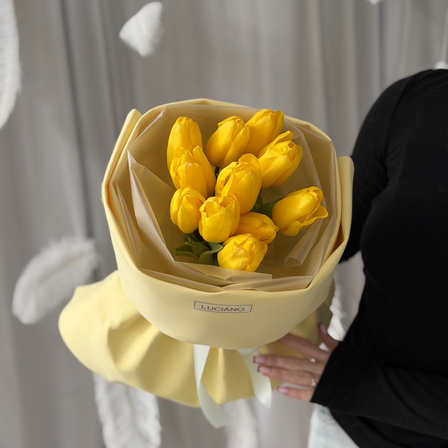 Моно-букет из желтых тюльпанов - 11 шт