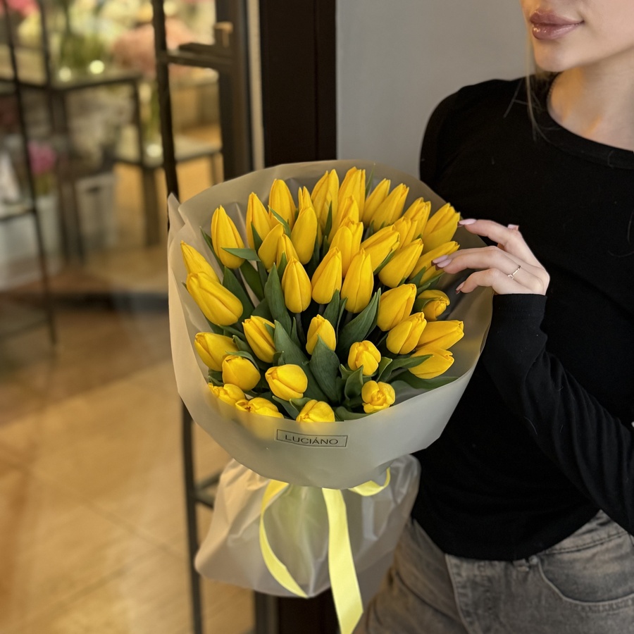 Моно-букет из желтых тюльпанов - 39 шт