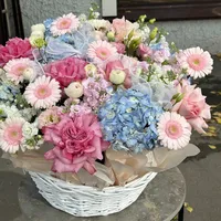 Авторская композиция из гермини, французских роз и эустомы