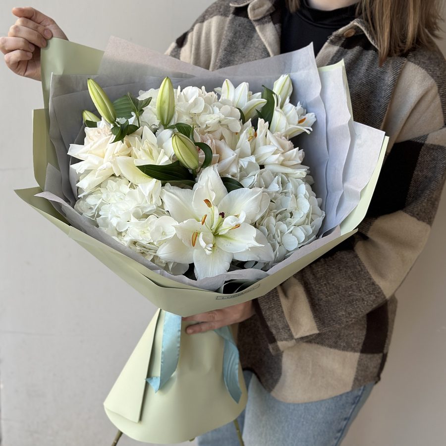 Авторский букет с лилиями