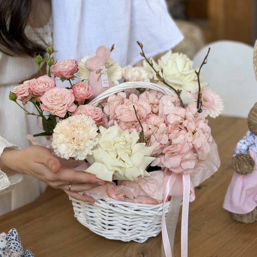 Авторская композиция с гермини и диантусами