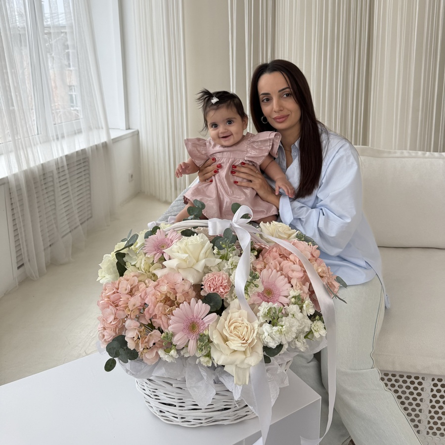 Авторская композиция в корзине