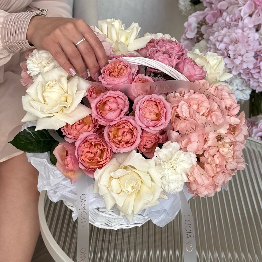 Авторская корзина с кустовой розой Juliette