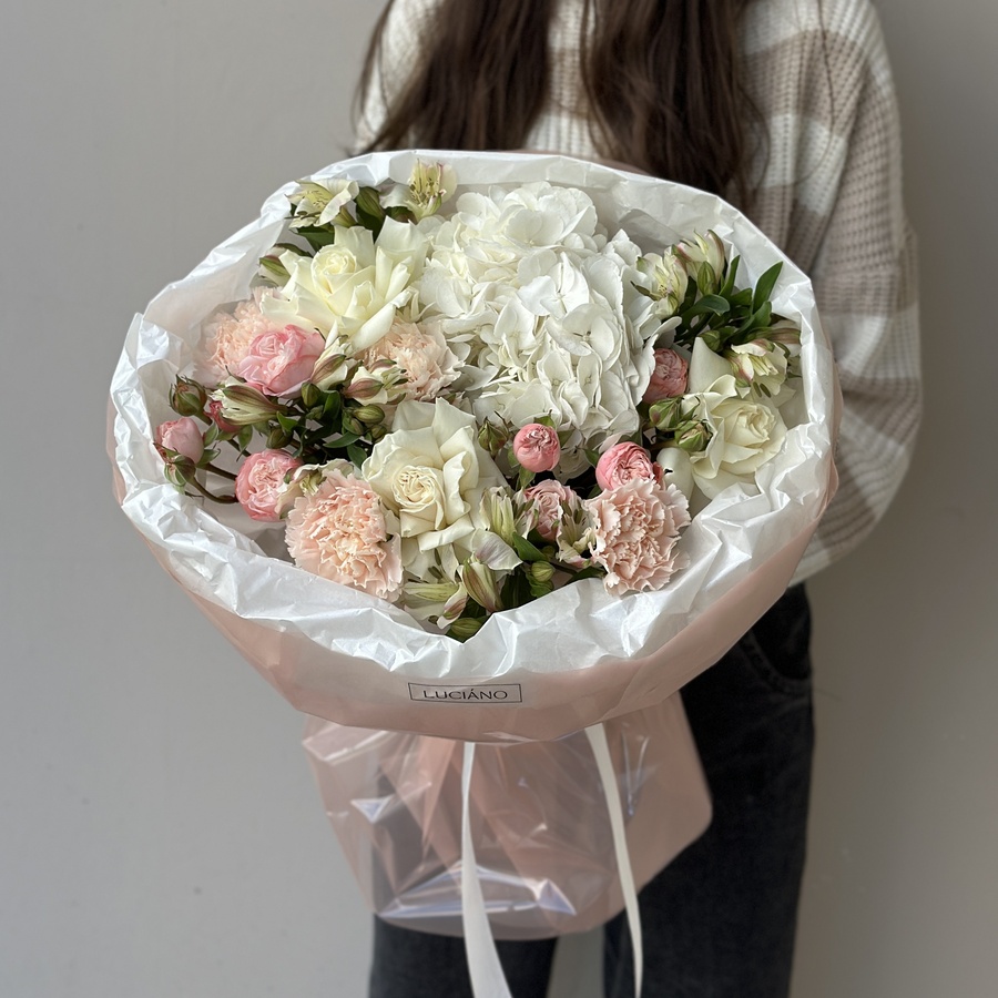 Авторский букет с альстромериями