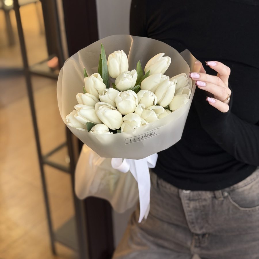 Моно-букет из белых тюльпанов - 19 шт