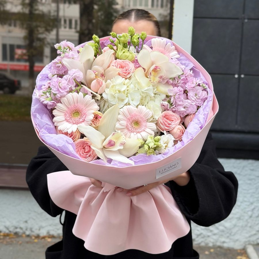 Авторский букет с орхидеей и гермини