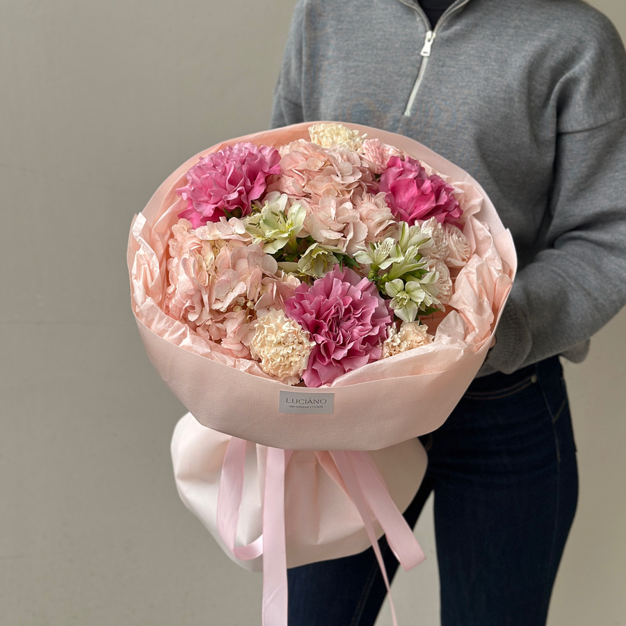 Авторский букет с розами Country Blues и диантусами