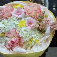 Авторский букет с диантусами и гермини