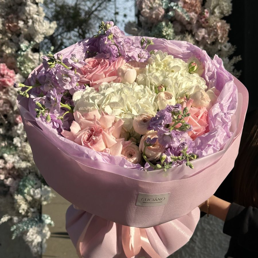 Авторский букет с французскими розами Pink O’hara и маттиолой