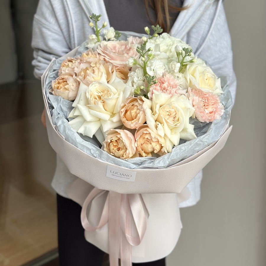 Авторский букет с розами Juliet