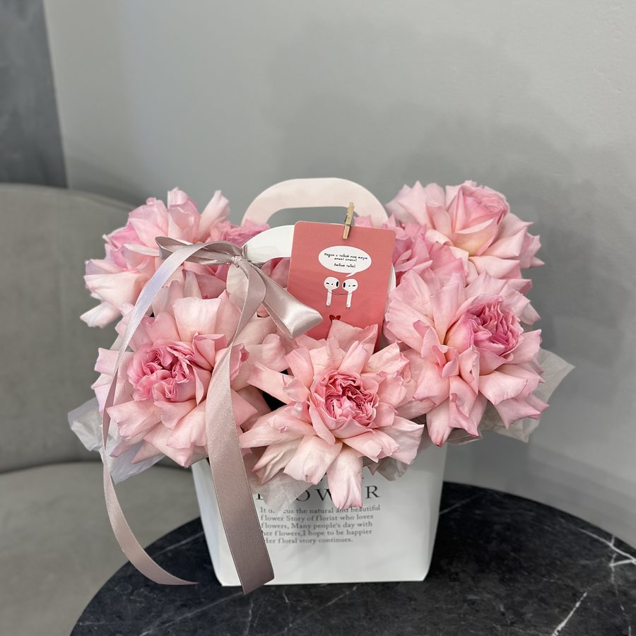 Моно-композиция из французски роз Pink O'Hara