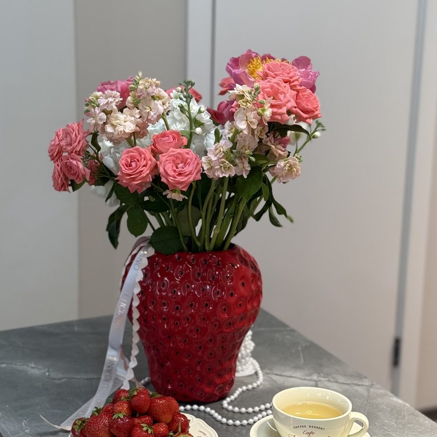 Фреш-букет с маттиолой и кустовыми розами