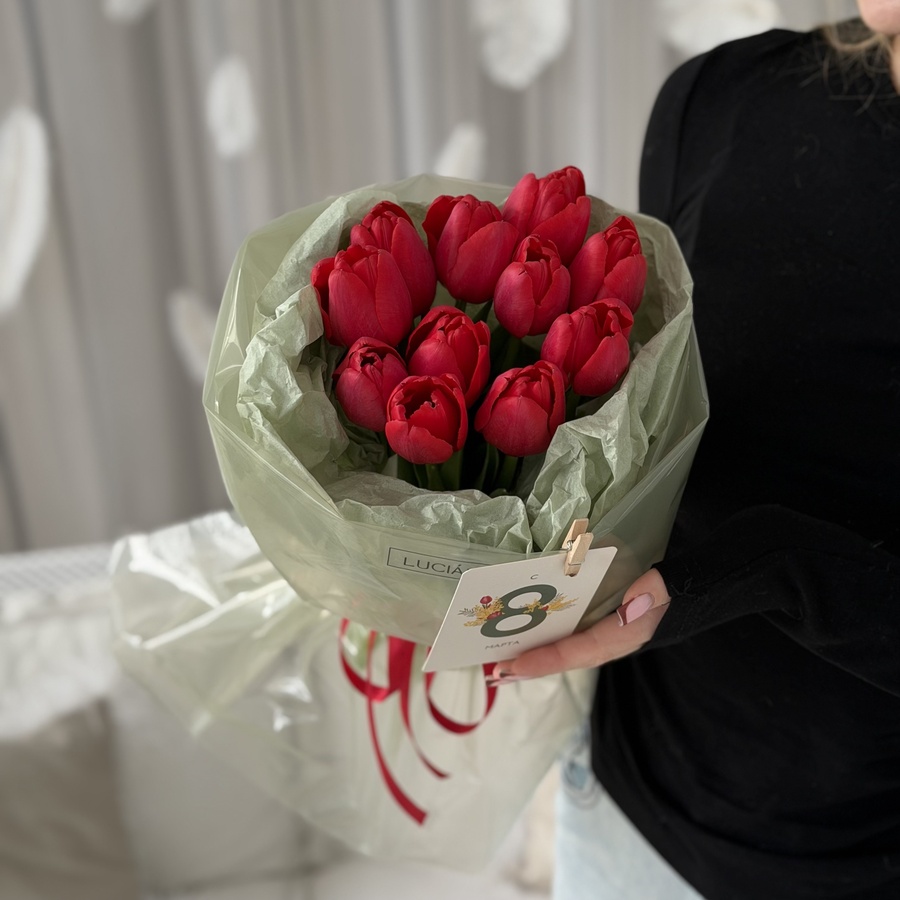 Моно-букет из красных тюльпанов - 11 шт
