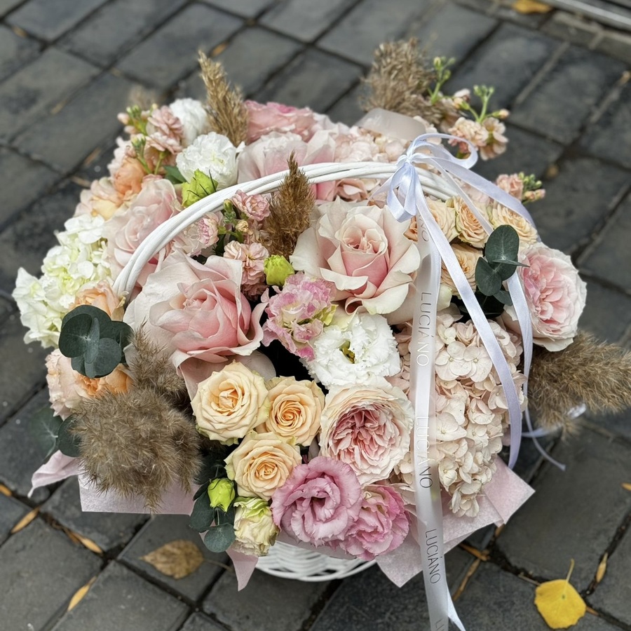 Авторская композиция в нежно-розовых оттенках