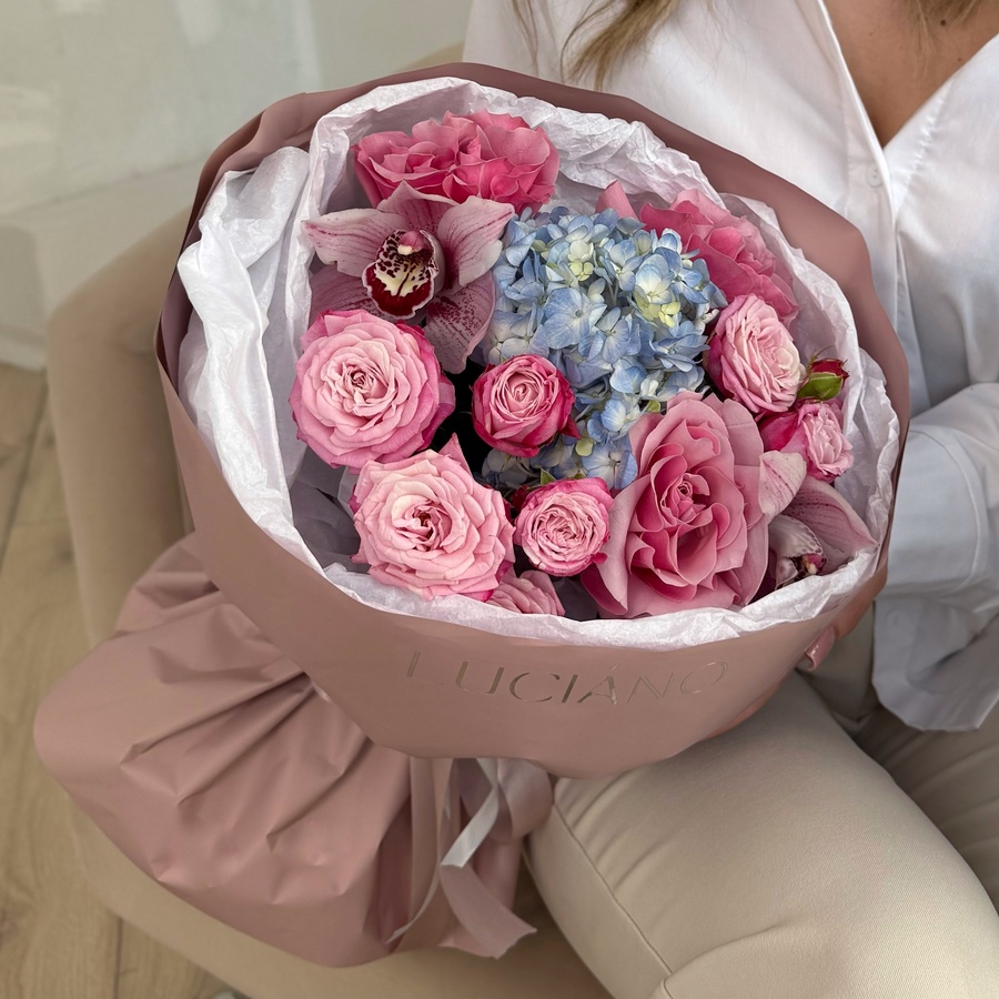 Авторский букет с розой Country Blues и орхидеей