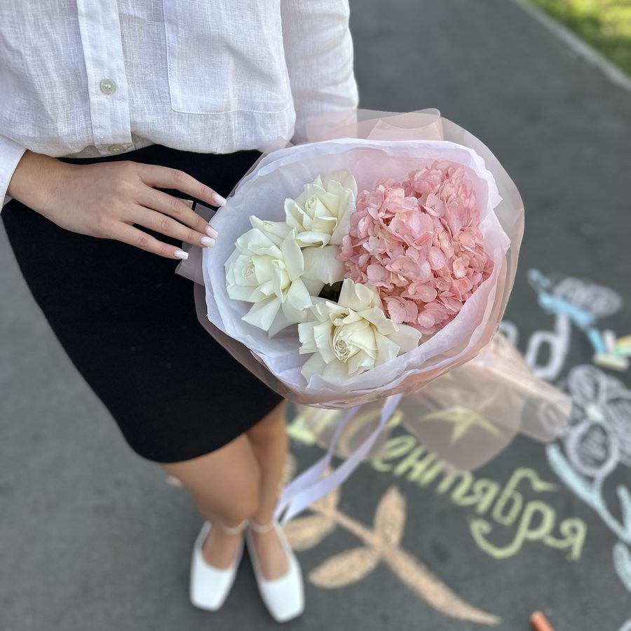 Дуо-букет из французских роз и гортензии